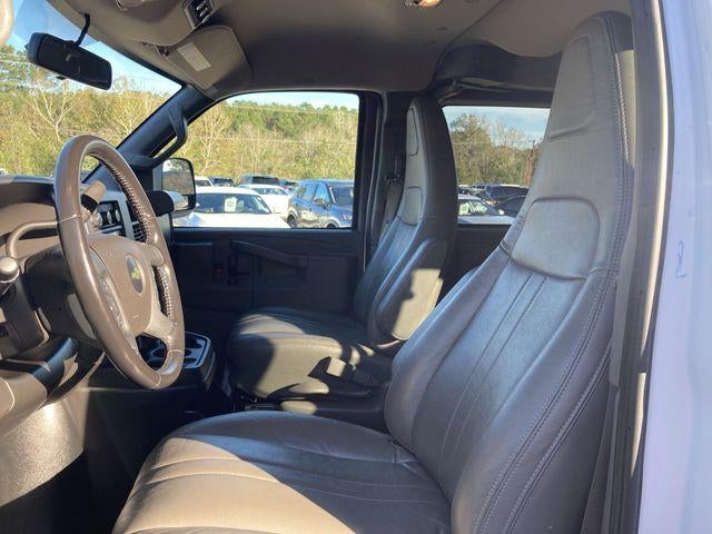 2023 Chevrolet Express Passenger 3500 1LS