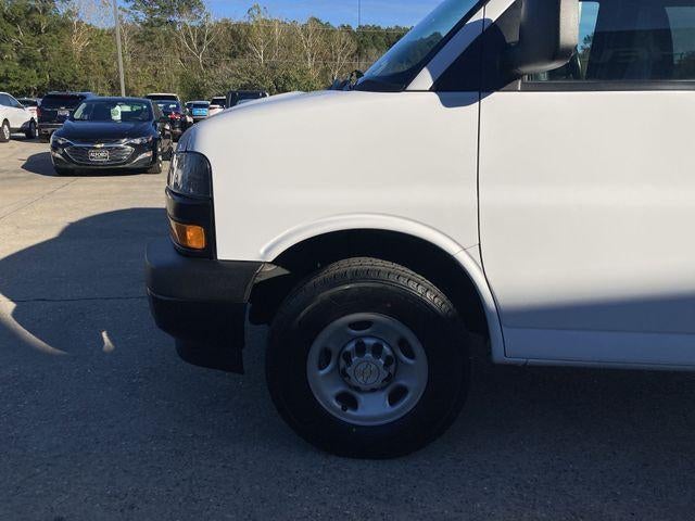 2023 Chevrolet Express Passenger 3500 1LS