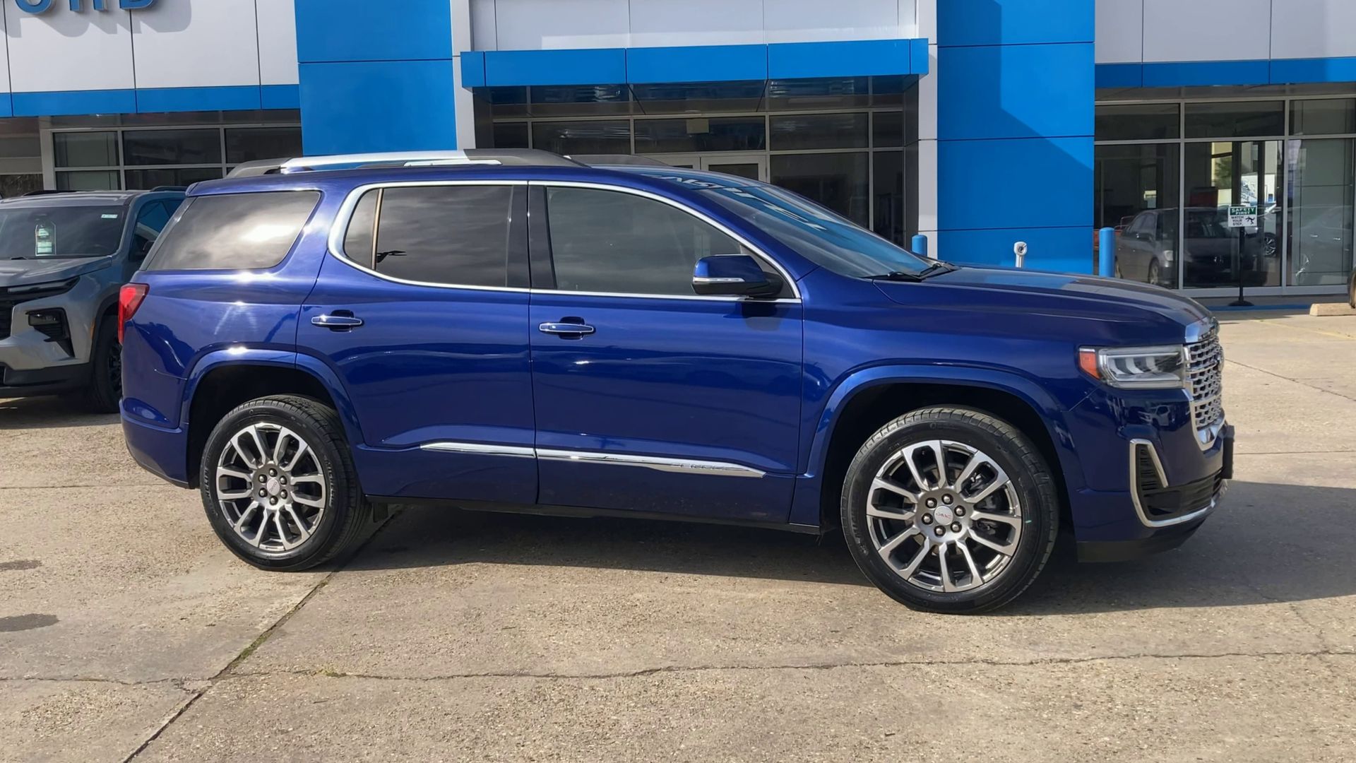 2023 GMC Acadia Denali