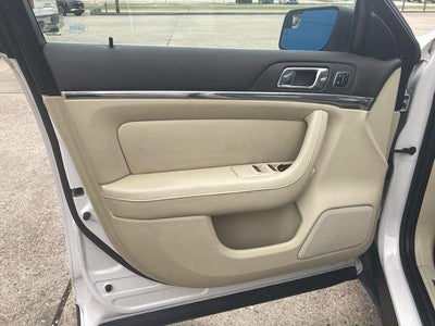 2014 Lincoln MKS 4dr Sdn 3.7L FWD