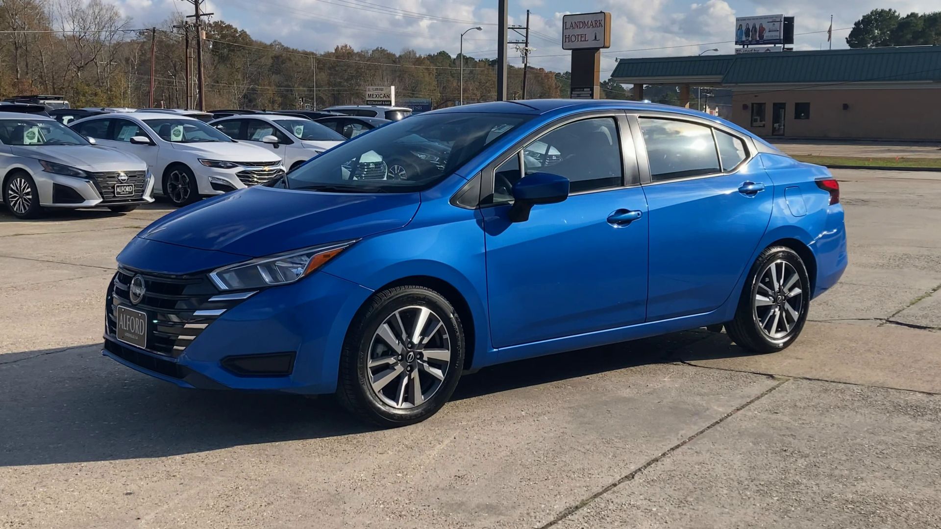 2023 Nissan Versa SV