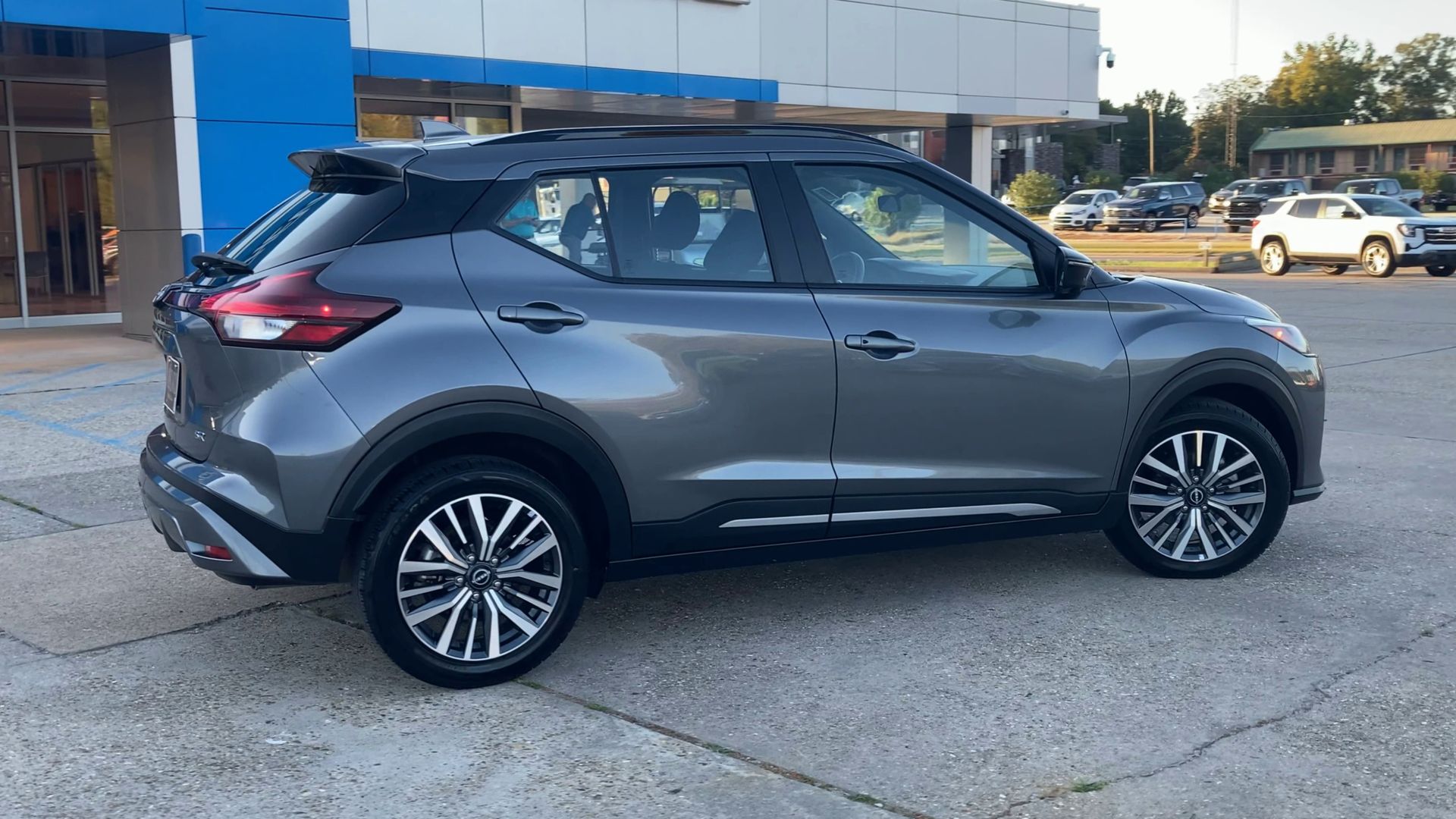 2024 Nissan Kicks SR