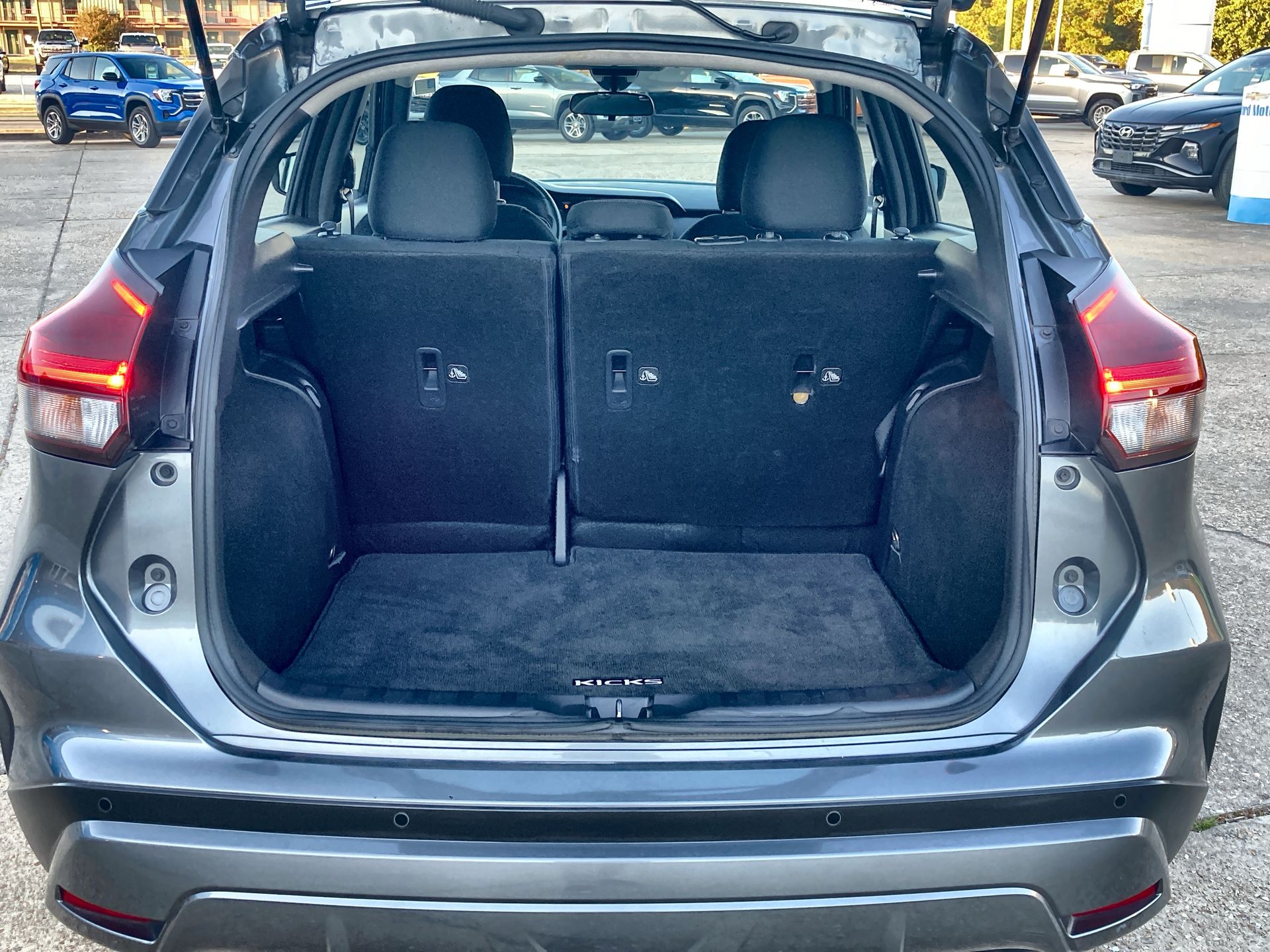 2024 Nissan Kicks SR