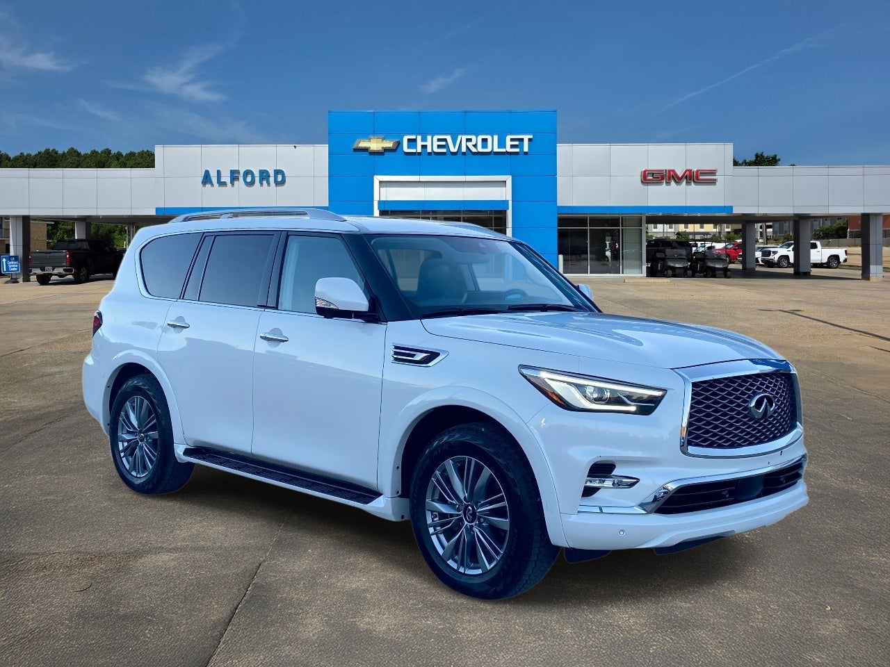 2022 INFINITI QX80 LUXE