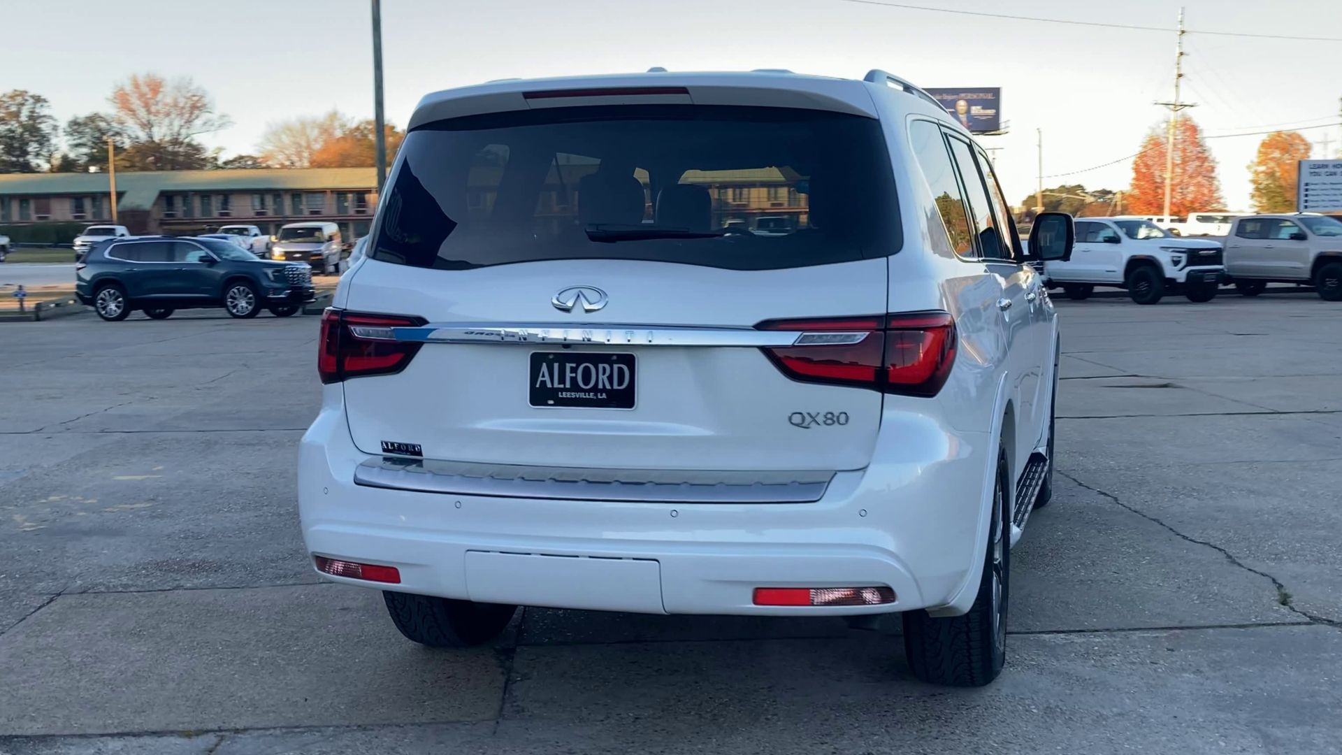 2022 INFINITI QX80 LUXE