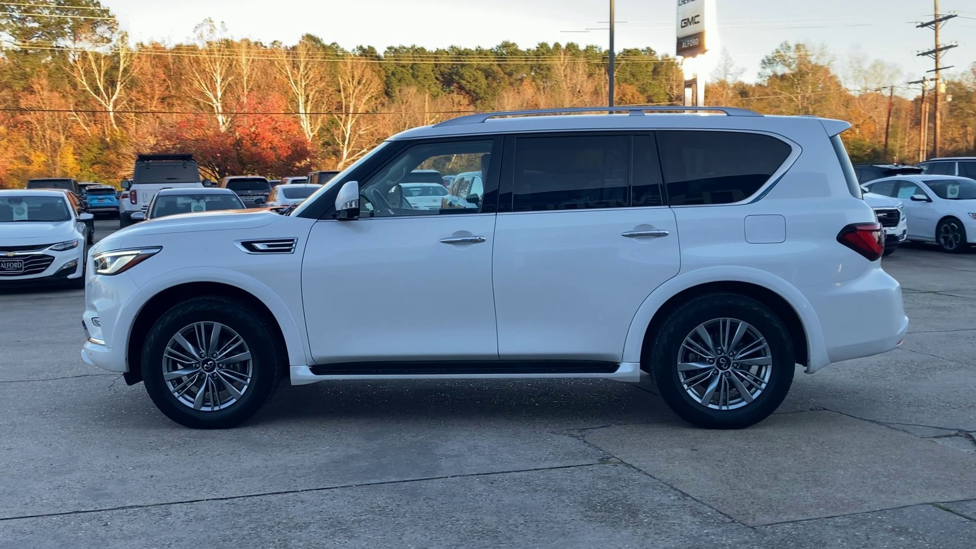 2022 INFINITI QX80 LUXE