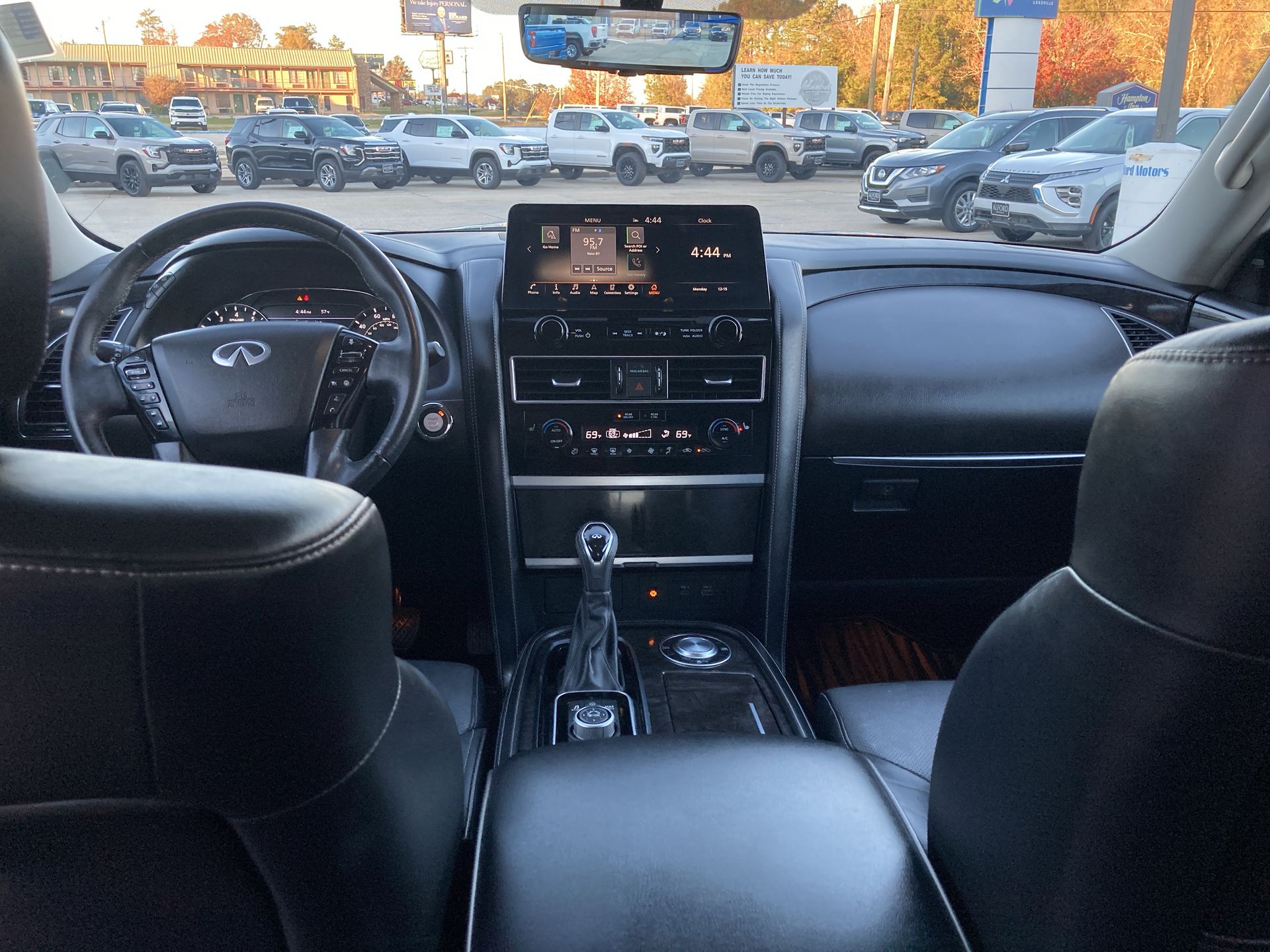 2022 INFINITI QX80 LUXE